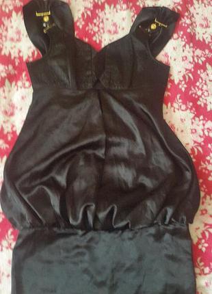 Черное платье из черного тоненького атласа