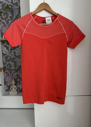 Нова футболка nike розмір l