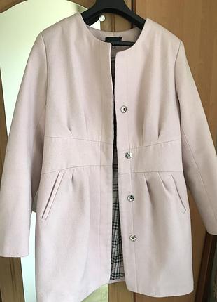 Жіноче ніжно-рожеве пальто