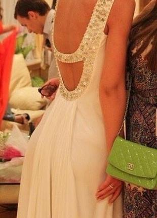 Срочно белое вечернее платье со шлейфом и камнями swarovski размер s-m