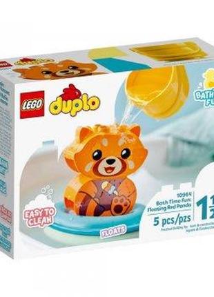 Весела купання: плавальна червона панда