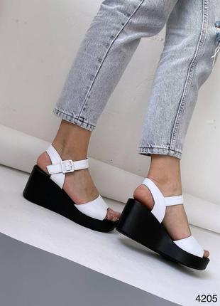 Босоножки женские кожаные