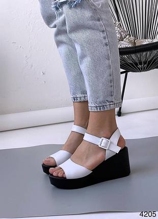 Босоножки женские кожаные