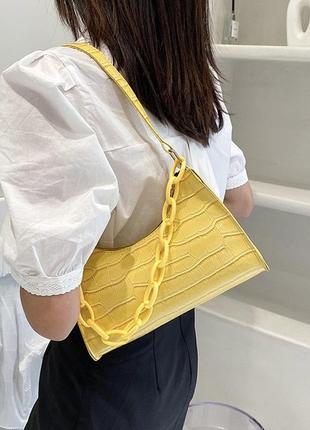 Женская маленькая сумка через плечо багет рептилия крокодиловая кожа желтая5 фото
