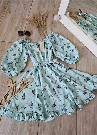 Весняна сукня для красунь
в квітковий принт