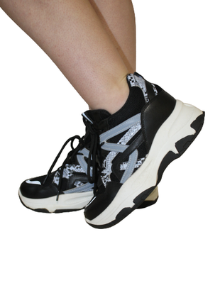 Жіночі кросівки кеди спортивне взуття 37 розміру устілка 24 см кросовки блакитні білі чорні черезки