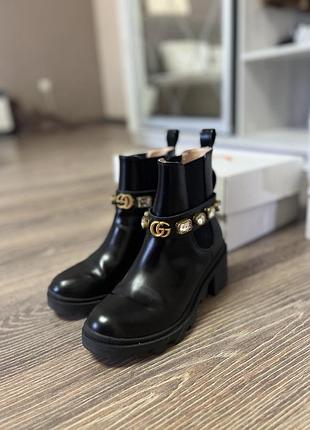Чоботи в стилі gucci
