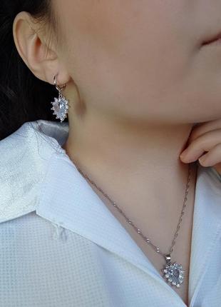 Набір "сердечки цирконій у сріблі" кольє та сережки з ювелірного сплаву - оригінальний подарунок дівчині