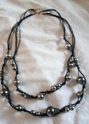 Колее обжерельное бохо на шелковых шнурках под гематит.длина 65см+удлинитель