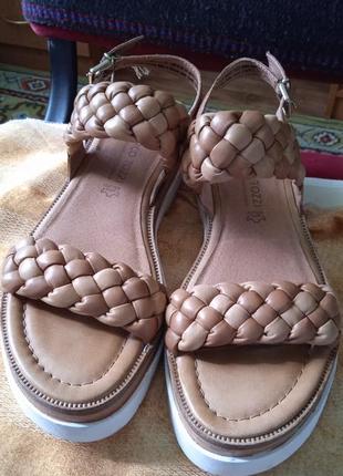 Босоніжки шкіра нові 41р 38р37р