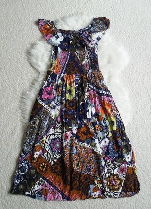 Вискозное платье с воланом