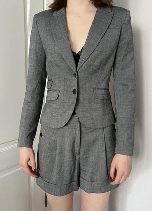 Базовий костюм: піджак та шорти від h&m