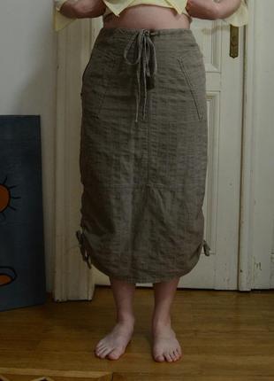 Длинная серо-коричневая юбка со стяжками