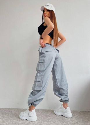 Брюки карго с накладными карманами свободные брюки стильные бежевые серые хаки коричневые трендовые1 фото