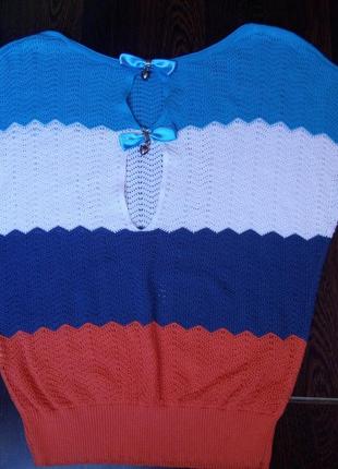 Яркий, лёгкий свитерок оверсайз.