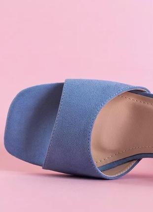 Босоножки голубого цвета на каблуке2 фото