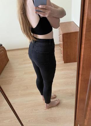 Черные джинсы 28 размера с вышивкой2 фото