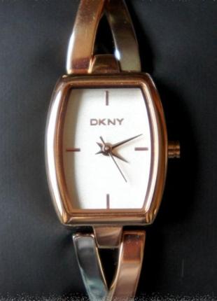 Женские часы dkny1 фото