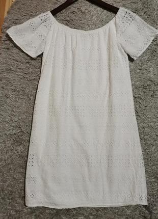 Платье белое с узорами, jeuvre