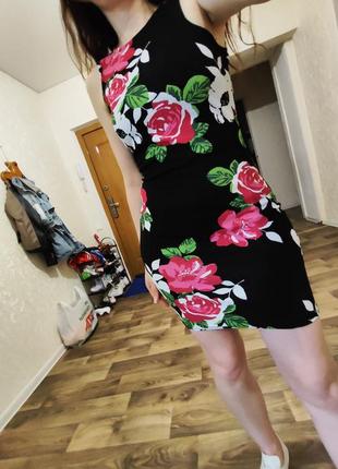 Платье в цветочный принт5 фото