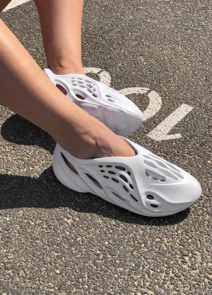 Жіночі кросівки adidas yeezy foam runner sand white () / smb