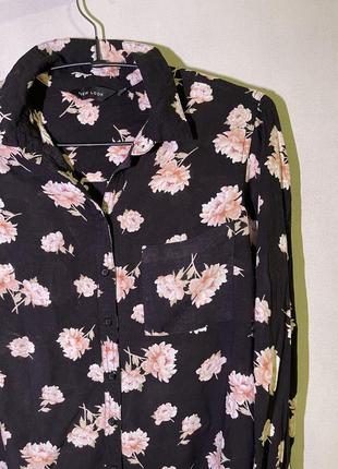 Черная блузка с цветами легкая3 фото