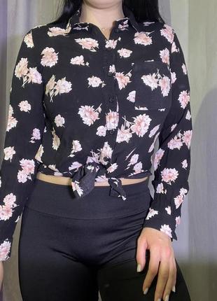 Черная блузка с цветами легкая2 фото