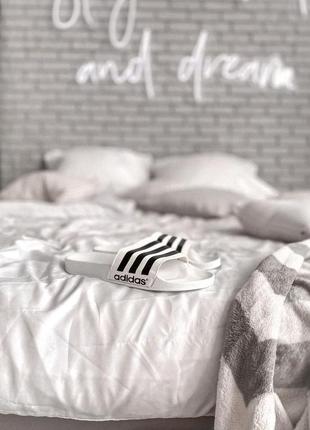 Жіночі шльопанці adidas white black / smb6 фото
