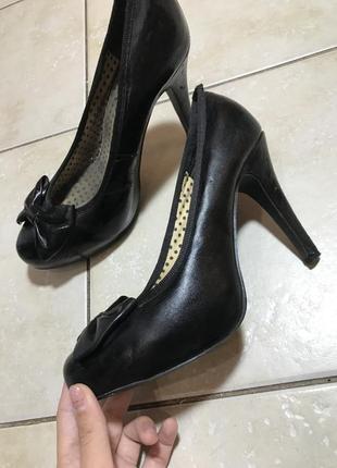 Туфли на каблуке