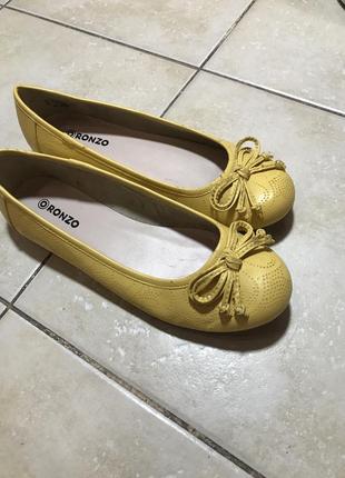 Желтые балетки ronzo