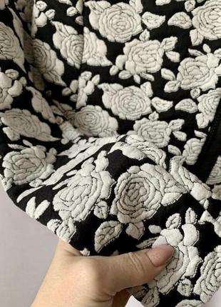 Легкий пиджак трикотажный укороченный модель косуха в розы amisu3 фото