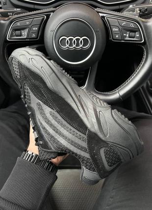 Мужские кроссовки adidas yeezy boost 700 v2 all black9 фото