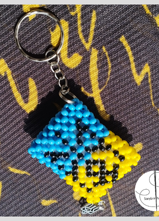 Брелок из большого бисера