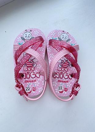 Босоніжки сандалі