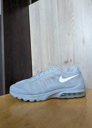 Nike air max invigor trainers gray/white - кросівки