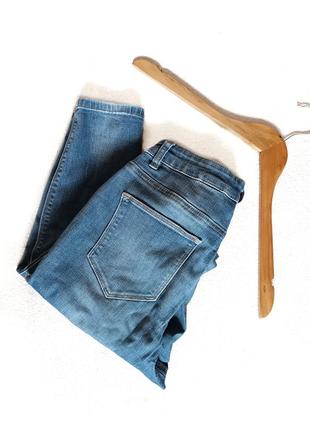 Голубые рваные джинсы1 фото