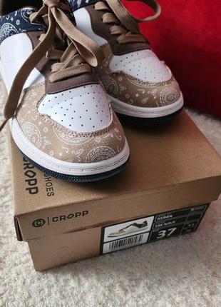 Стильні кросівки фірми cropp