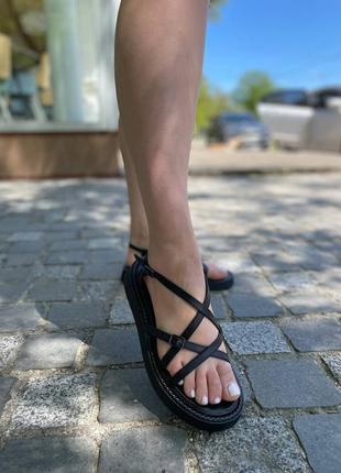 Черные кожаные босоножки сандалии