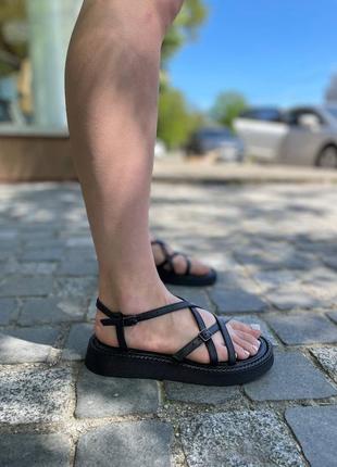 Черные кожаные босоножки сандалии