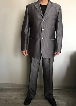 Класичний костюм