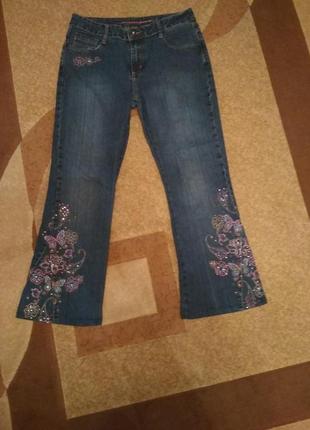 Стильньіе джинсьі клешь с вишивкой