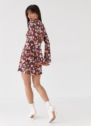 Платье мини расширенного силуэта с цветочным принтом7 фото