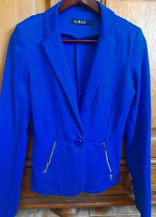 Пиджак насыщенного синего цвета