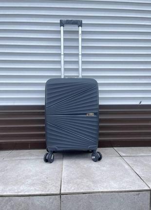Маленький дорожный чемодан из полипропилена