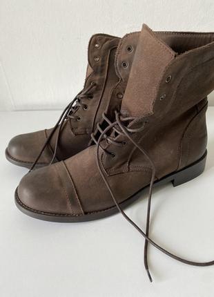 Короткие кожаные сапоги на шнурках итальялия vero gomma2 фото