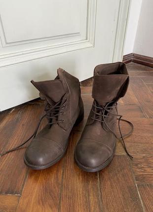 Короткие кожаные сапоги на шнурках итальялия vero gomma5 фото