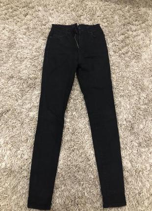 Чёрные джинсы с молнией сзади1 фото