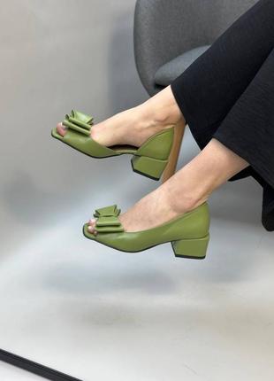 Эксклюзивные туфли из натуральной итальянской кожи и замша женские на каблуке с бантиком5 фото
