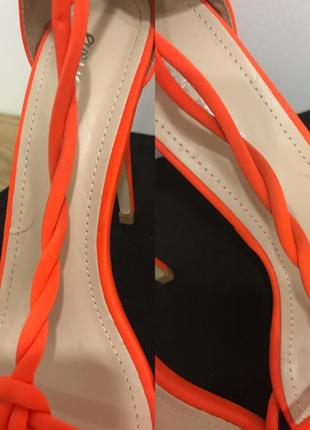 Неонові, помаранчеві босоніжки public desire на шпильці,10 фото