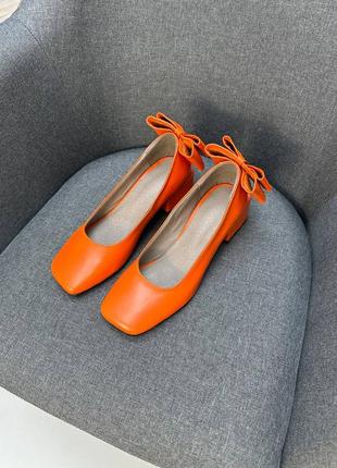 Эксклюзивные туфли из натуральной итальянской кожи и замша женские на каблуке с бантиком3 фото
